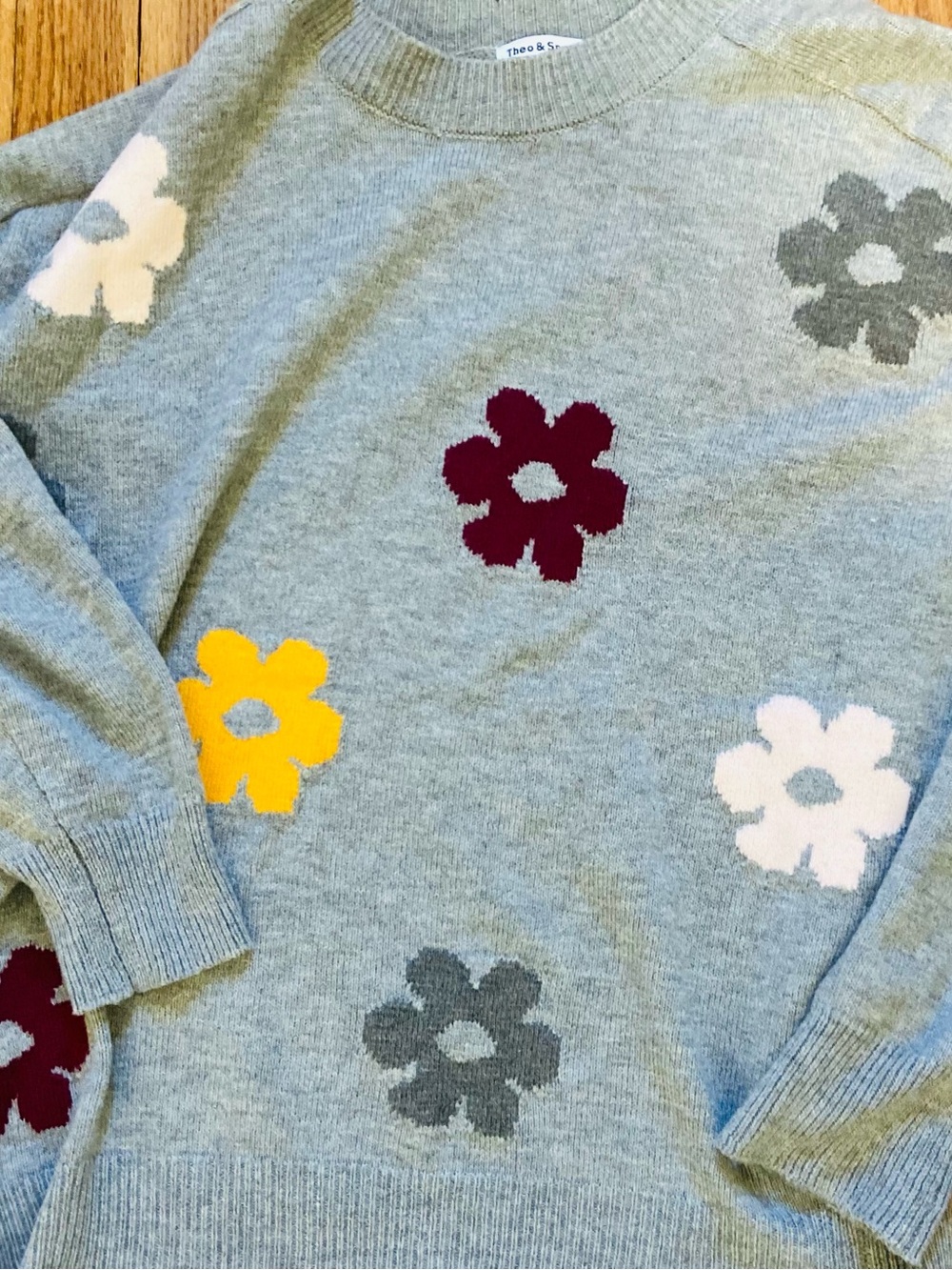 Theo & Spence Heather Gray Floral Crewneck Sweater - Multicolor Flower Knit